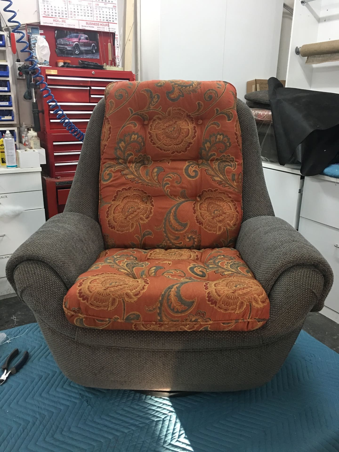Fauteuil en velour - Ébénisterie et rembourrage Châteauguay