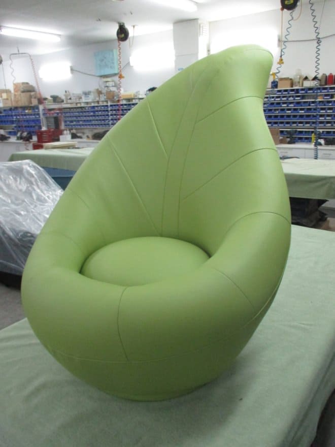 Siège en forme de feuille - Ébénisterie et rembourrage Châteauguay